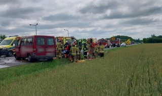 Bus wjechał w ciężarówkę na DK91. 11 osób w szpitalu