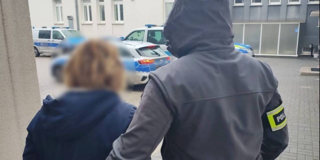 Bili drewnianymi przedmiotami i wyzywali 8-latka. Wstrząsający obraz przemocy w rodzinie zastępczej w Zgierzu. Rodzice w areszcie