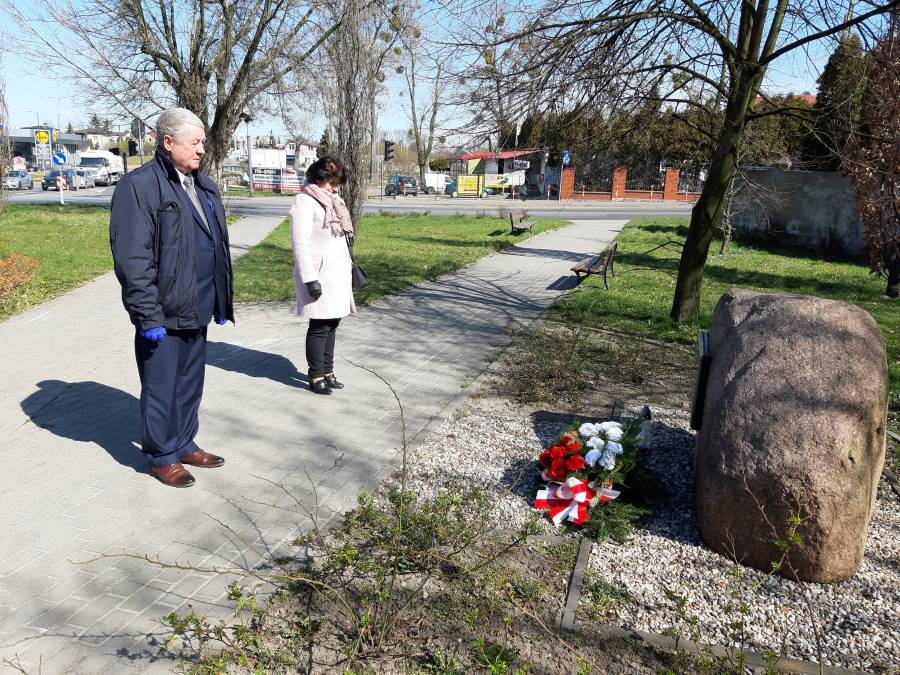 Władze powiatu brzezińskiego oddały hołd ofiarom zbrodni katyńskiej