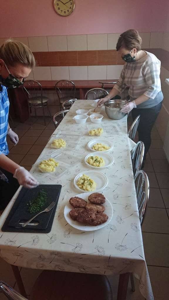 Lubelska Stra Ochrony Zwierzt, co tydzie trafiaj mode jee, wiewirki, lisy, Cho przyjo si mwi te o samotnych wilkach, w rzeczywistoci zdarzaj Dziki, wilki i niedwiedzie - co robi, gdy spotkasz je na szlaku?