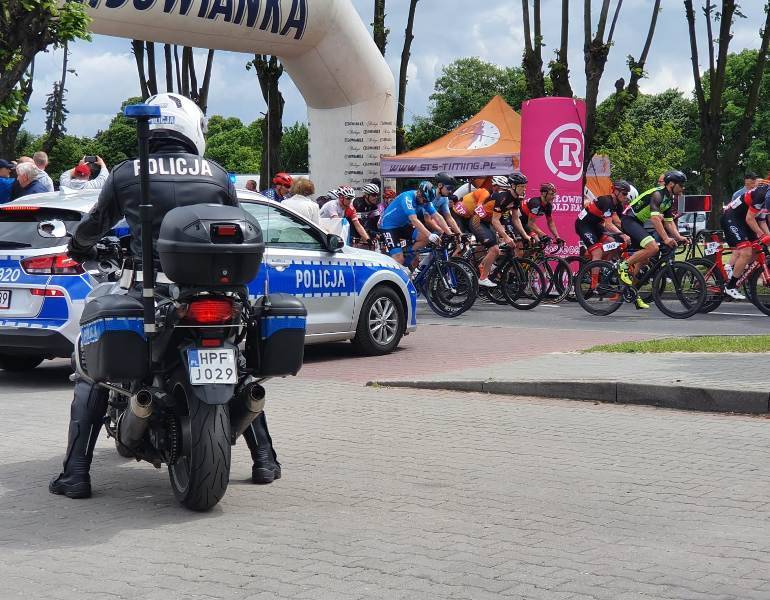 Brzezińscy policjanci zabezpieczali wolarski wyścig na drogach naszego powiatu