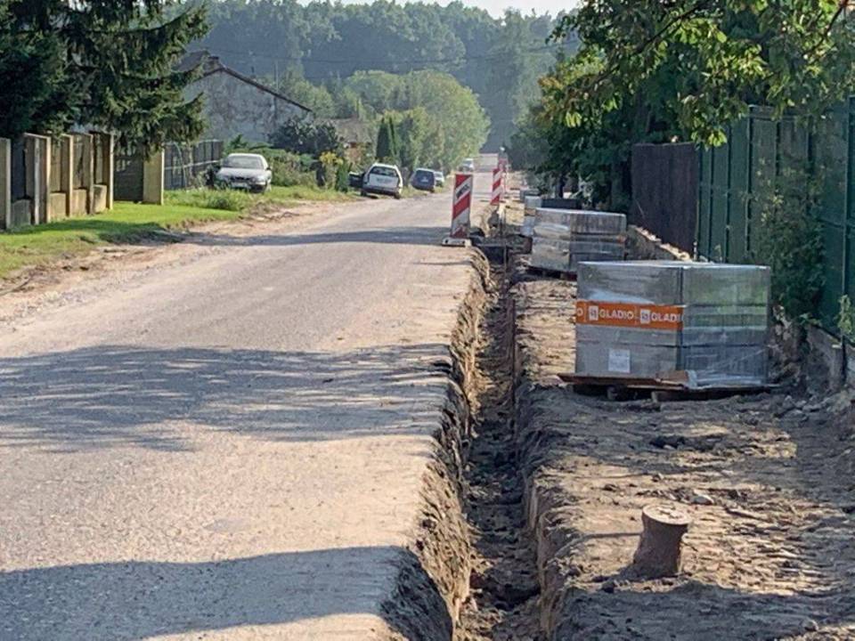 Gmina Rogów: Trwa remont kolejnej drogi. Koszt inwestycji wyniesie ponad 2,2 mln złotych