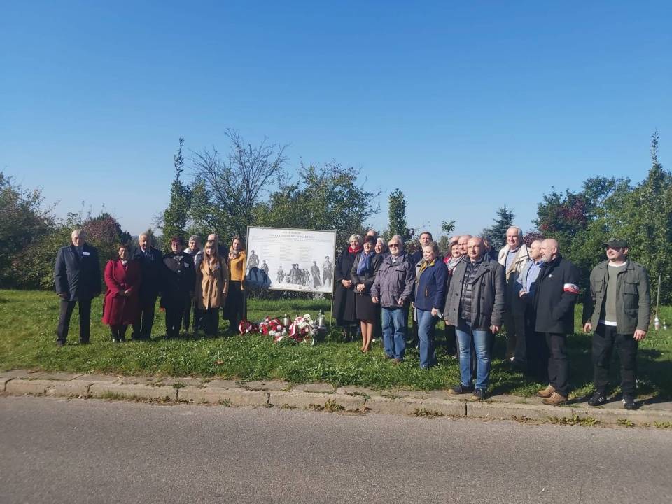 Uroczystości w Alei Dębów Pamięci Żołnierzy Wyklętych w Brzezinach