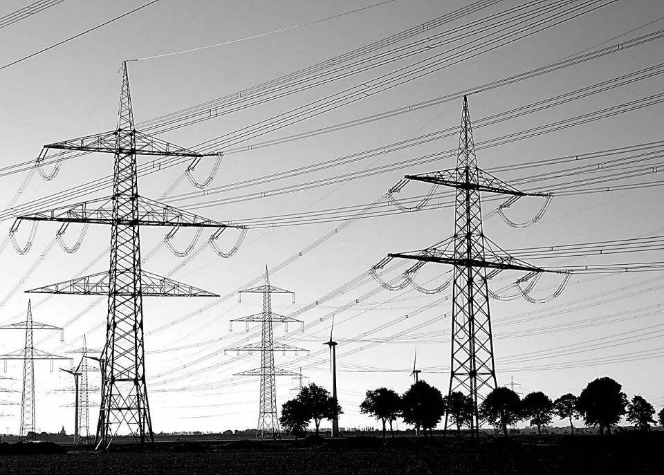 Blackout, czy Polsce grozi brak prądu? Rządowe Centrum Bezpieczeństwa radzi co robić w razie mega - awarii!
