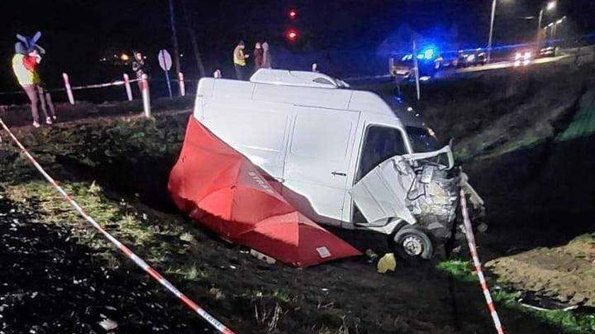 Tragedia na niestrzeżonym pojeździe kolejowym. Nie żyje 77-letni kierowca