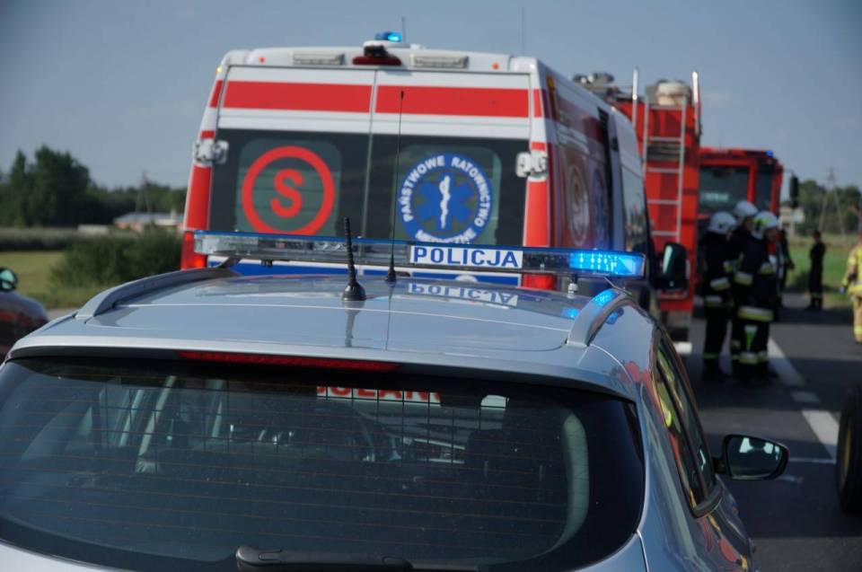 Tragiczny wypadek w Skłótach. Opel zderzył się z motocyklem, nie żyją dwie osoby